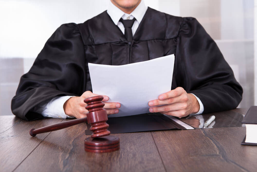 Vítima de AVC deve receber aposentadoria por invalidez, decide juiz